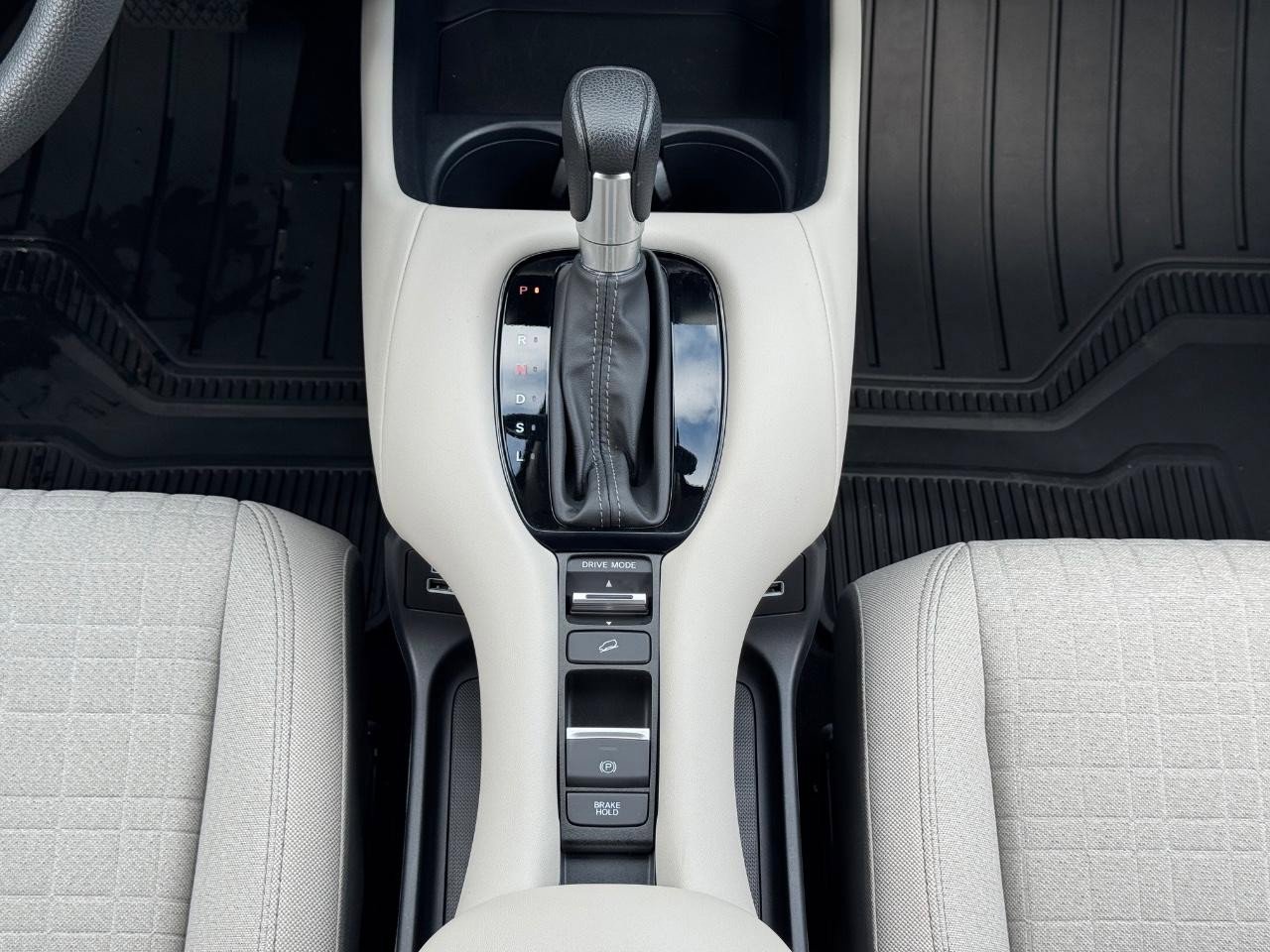 Used 2023 Honda HR-V LX image 15