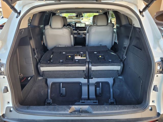 Used 2025 Toyota Sienna XLE image 33