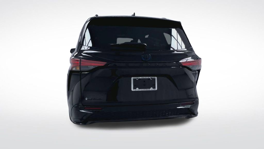 Certified 2025 Toyota Sienna XSE w/ XSE Plus Package AWD/4WD image 8