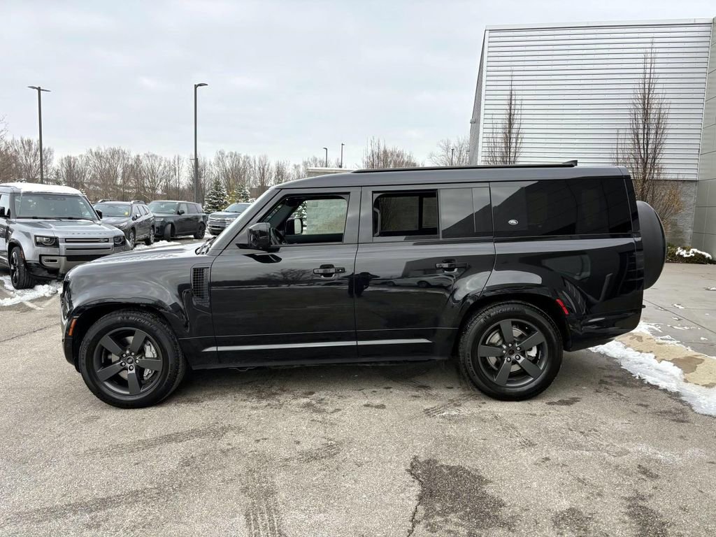 Used 2023 Land Rover Defender 130 X-Dynamic SE image 8