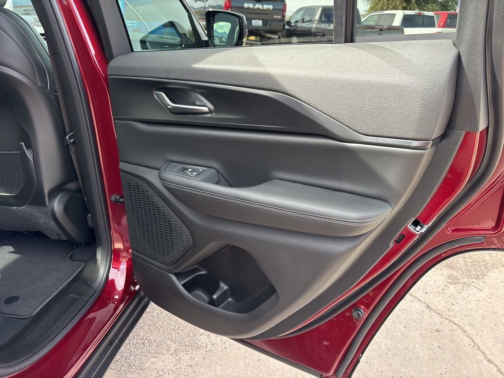 New 2025 Jeep Grand Cherokee Altitude image 21