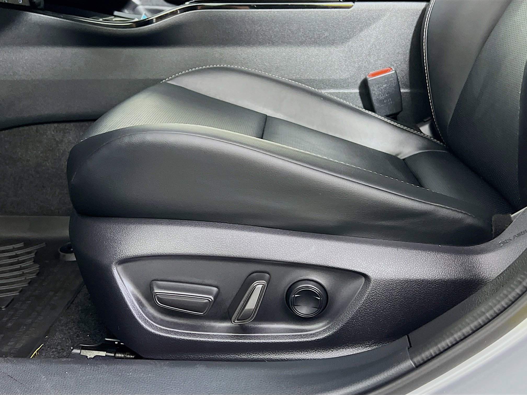 Used 2025 Toyota Prius XLE image 19