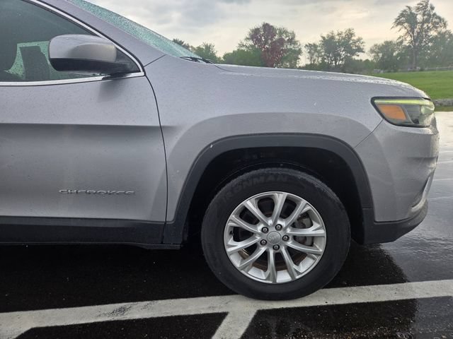 Used 2019 Jeep Cherokee Latitude w/ Cold Weather Group AWD/4WD image 4