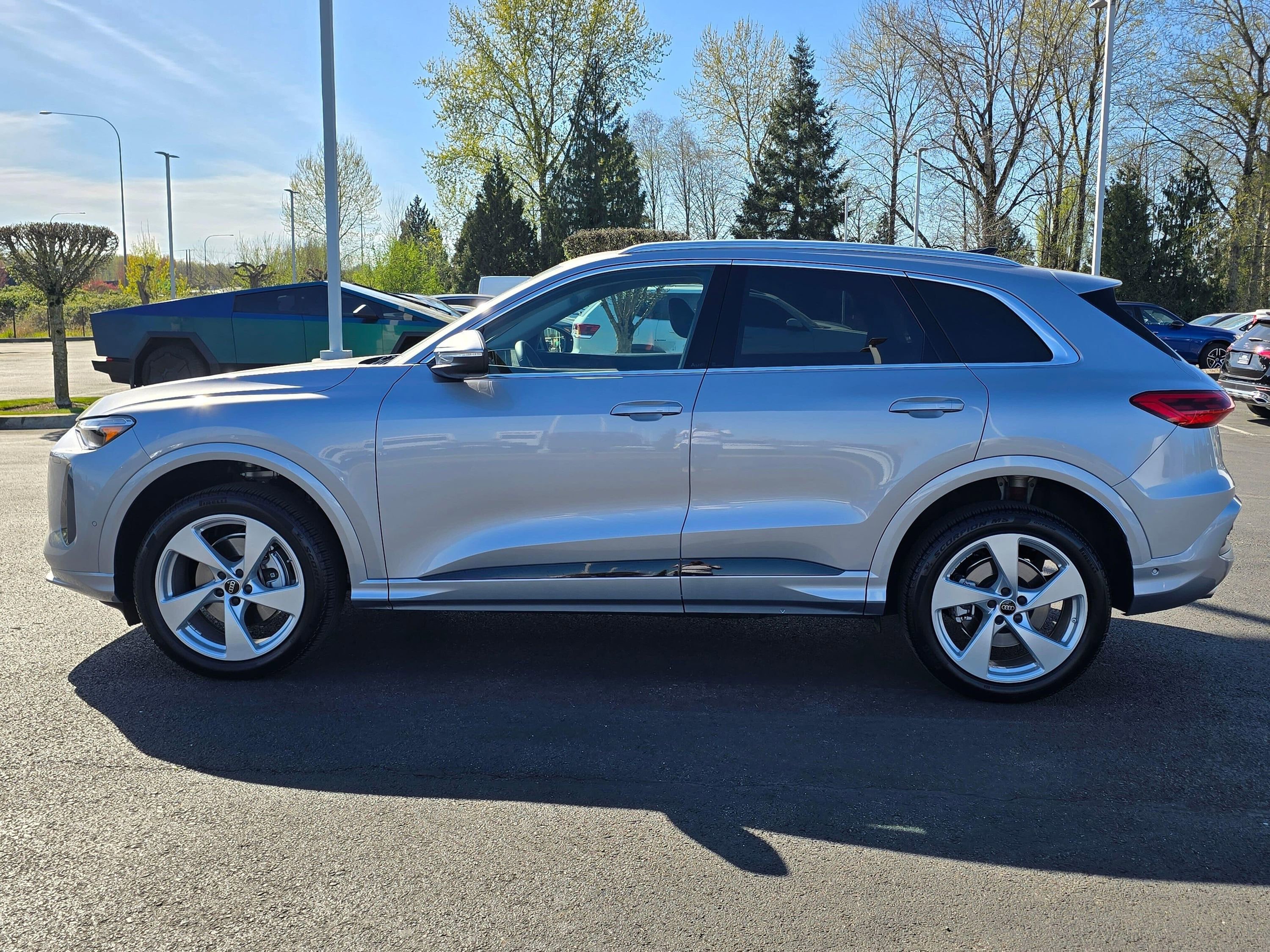 Certified 2025 Audi Q5 Premium w/ Premium Plus AWD/4WD image 2