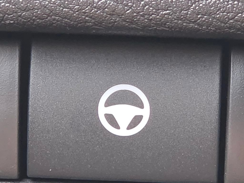 New 2026 Nissan Kicks SR w/ Cold Weather Package AWD/4WD image 17