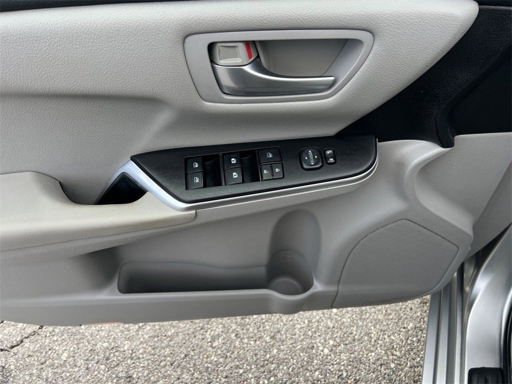 Used 2017 Toyota Camry LE image 15