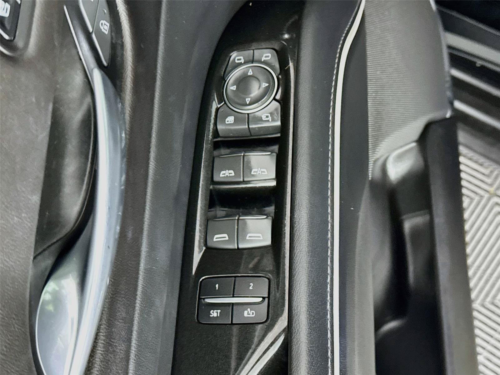 Used 2023 Cadillac Escalade Premium Luxury RWD image 21