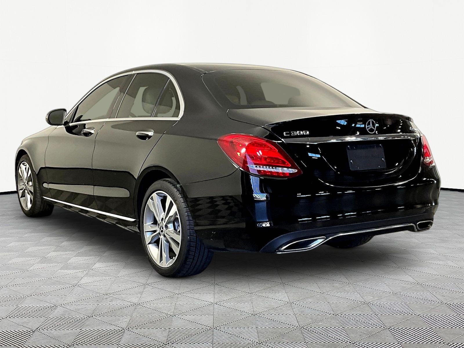 Used 2018 Mercedes-Benz C 300 4MATIC Sedan image 4