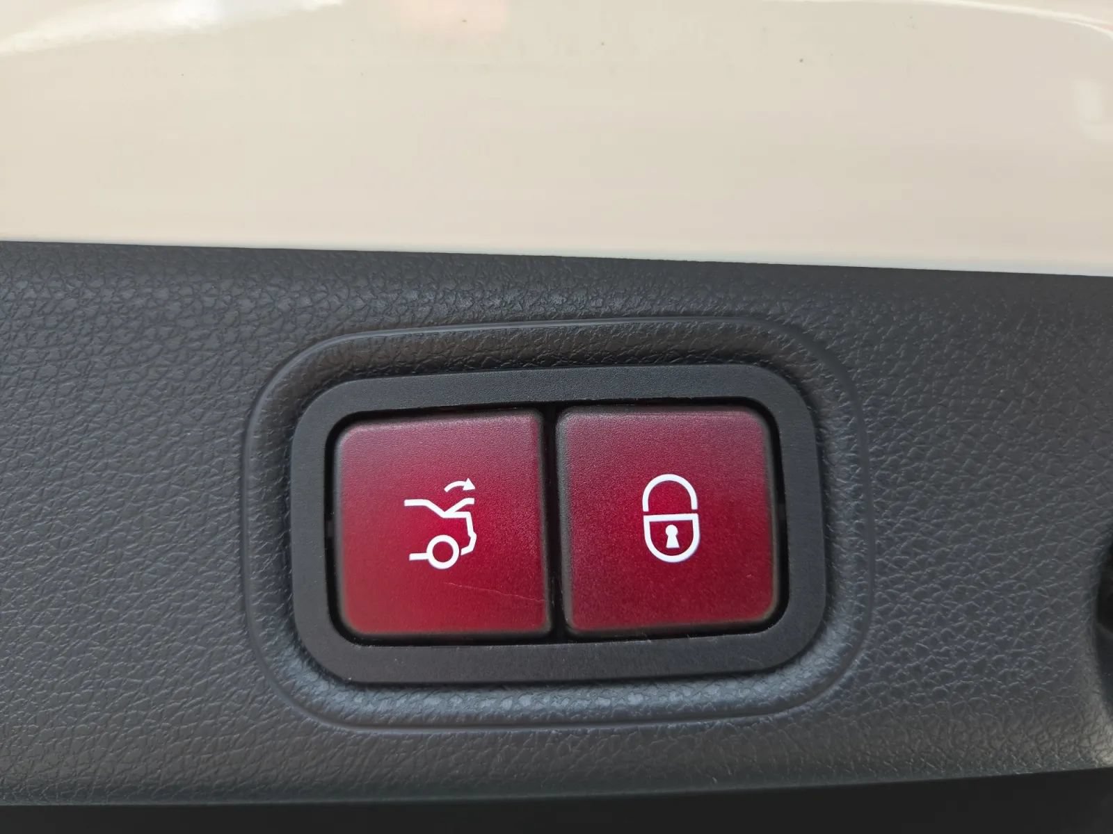 Used 2018 Mercedes-Benz E 300 image 28