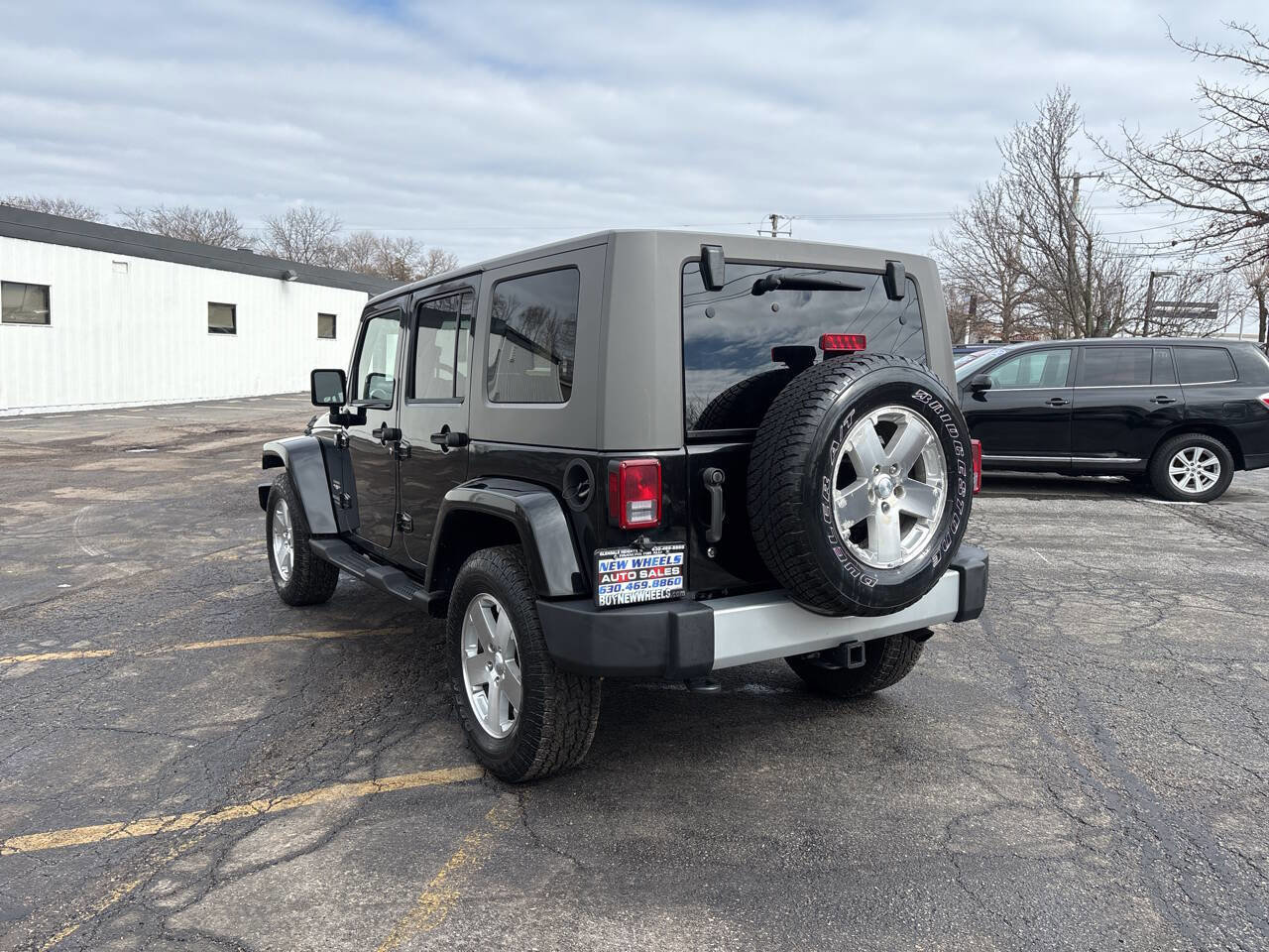 Used 2009 Jeep Wrangler Unlimited Sahara w/ Dual Top Group image 3