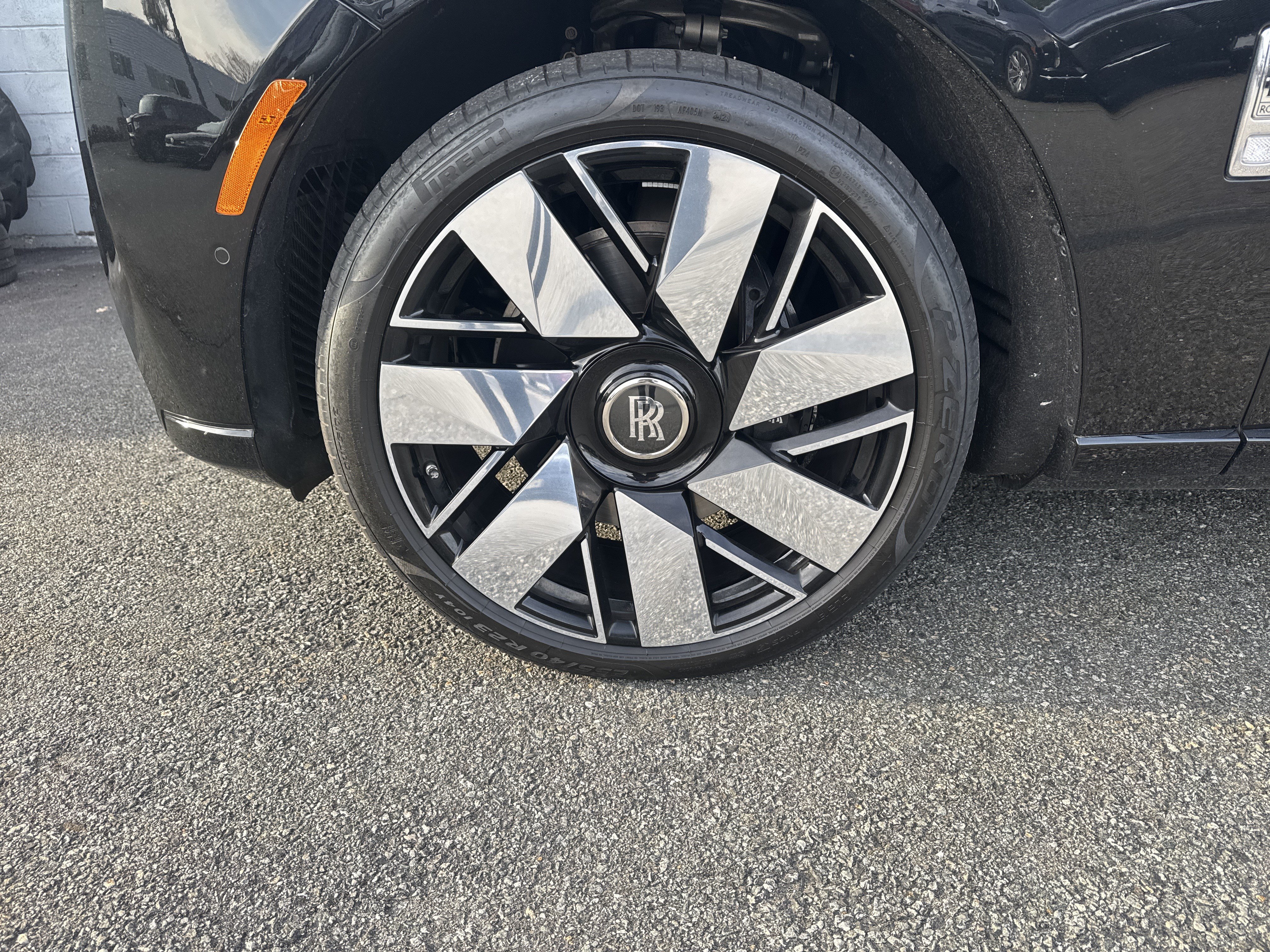 Certified 2025 Rolls-Royce Cullinan AWD/4WD image 6