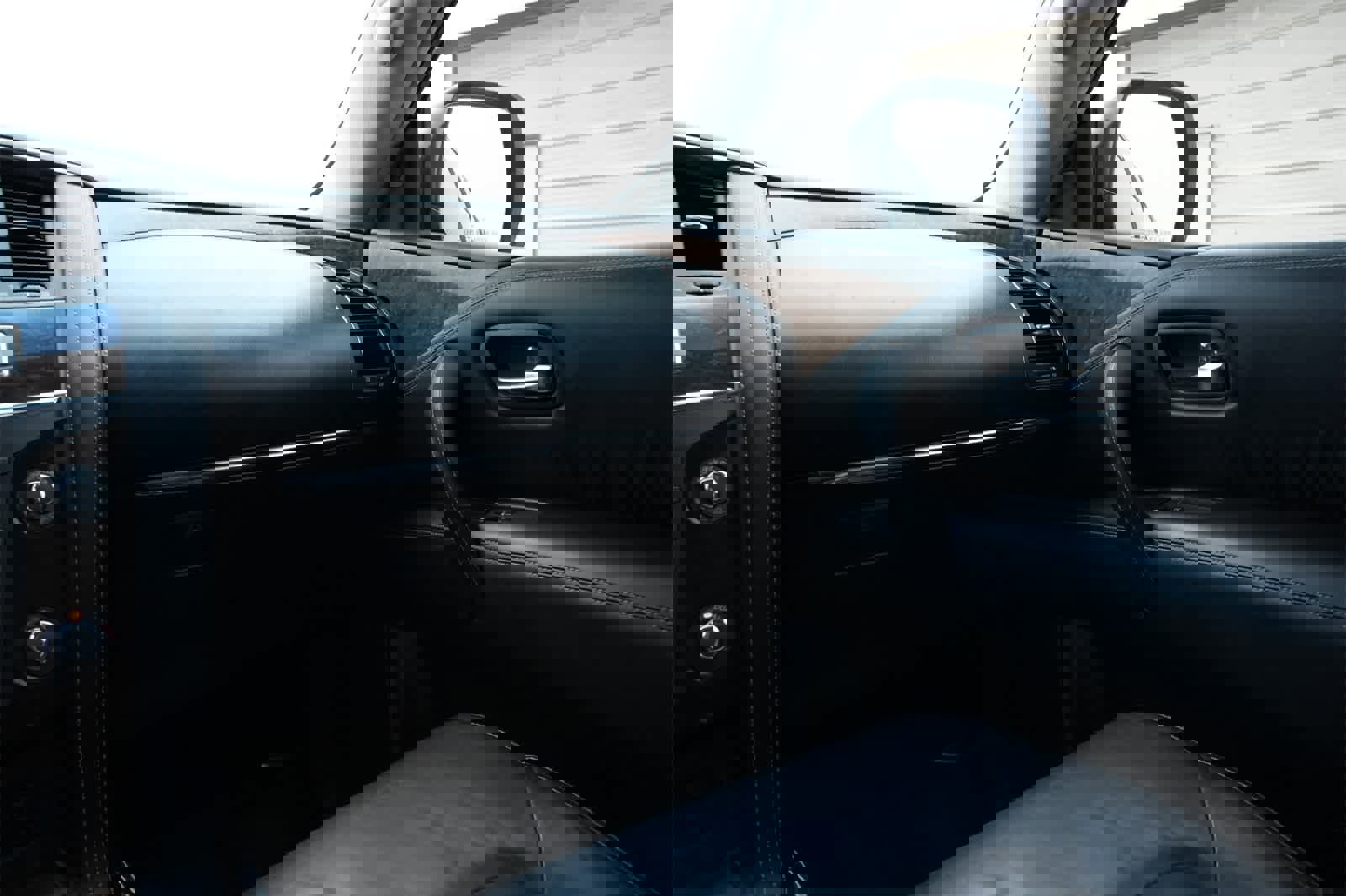 Used 2015 INFINITI QX80 Luxe w/ 22" Wheel Package image 8