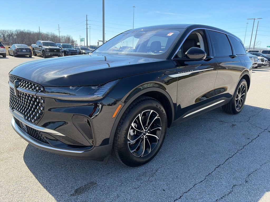 Used 2025 Lincoln Nautilus Premier w/ Equipment Group 102A image 3