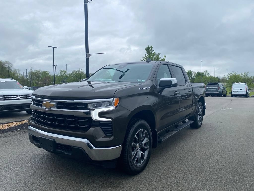 Used 2023 Chevrolet Silverado 1500 LT AWD/4WD image 5