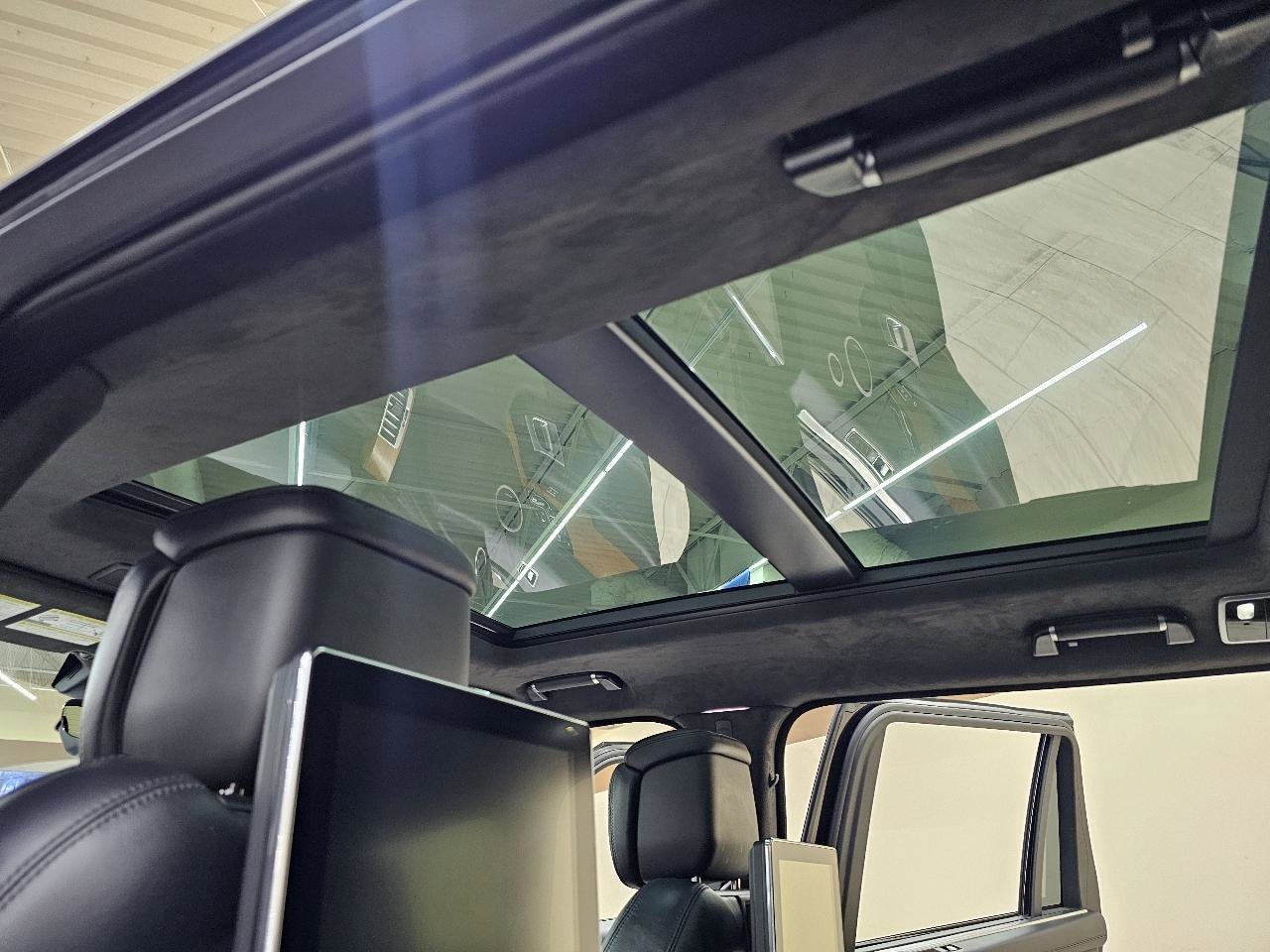 Used 2021 Land Rover Range Rover Long Wheelbase Autobiography image 36