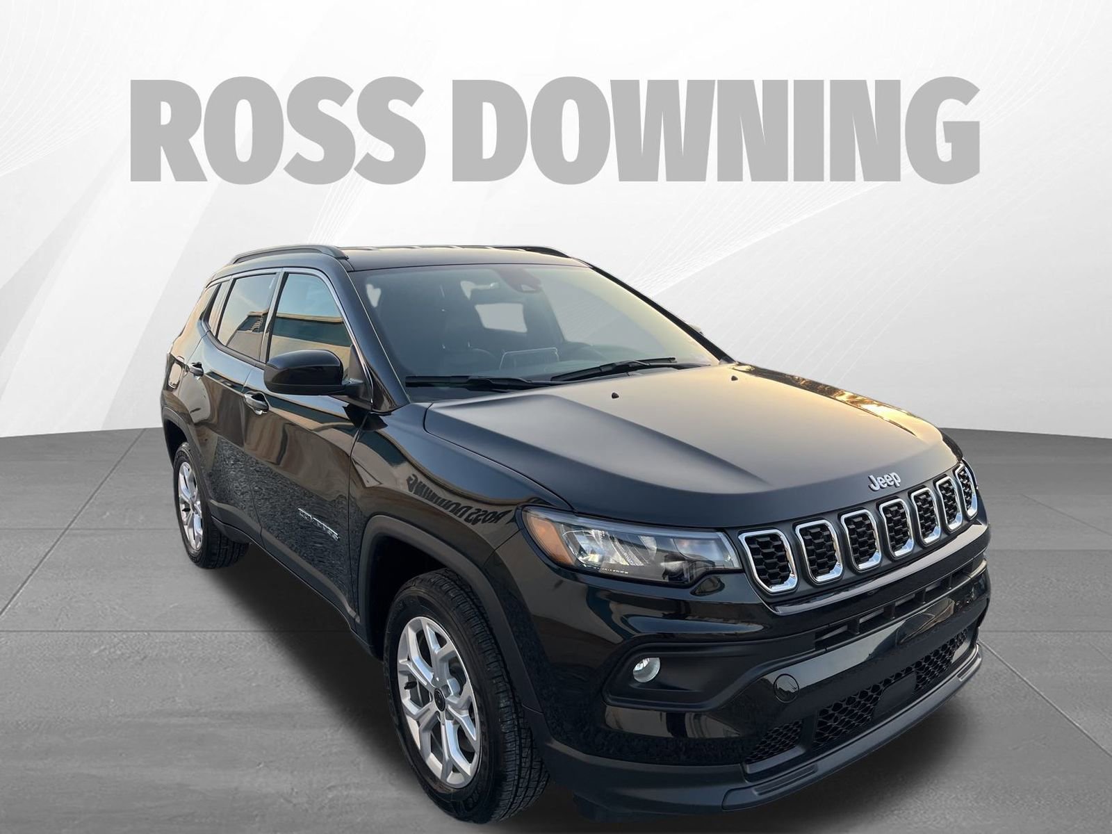 Used 2025 Jeep Compass Latitude image 3