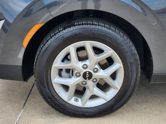 Used 2025 Kia Soul LX w/ LX Technology Package FWD image 17