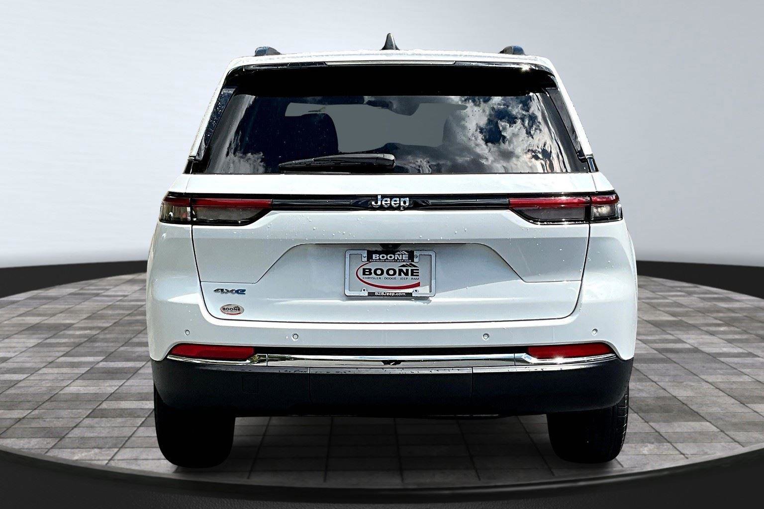 Used 2023 Jeep Grand Cherokee 4WD 4xe image 5