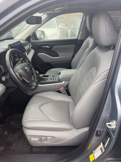 Used 2024 Toyota Highlander XLE AWD/4WD image 10