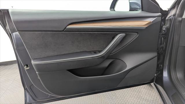 Used 2023 Tesla Model 3 Standard Range RWD image 12
