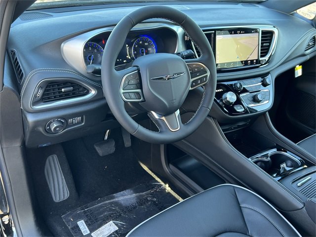 New 2026 Chrysler Pacifica Limited w/ Uconnect Theater Family Group image 20