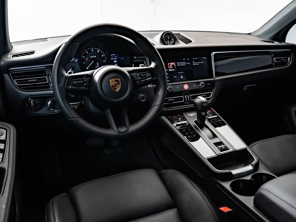Certified 2026 Porsche Macan GTS AWD/4WD image 4