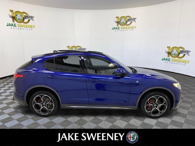 Used 2023 Alfa Romeo Stelvio Ti AWD/4WD image 11