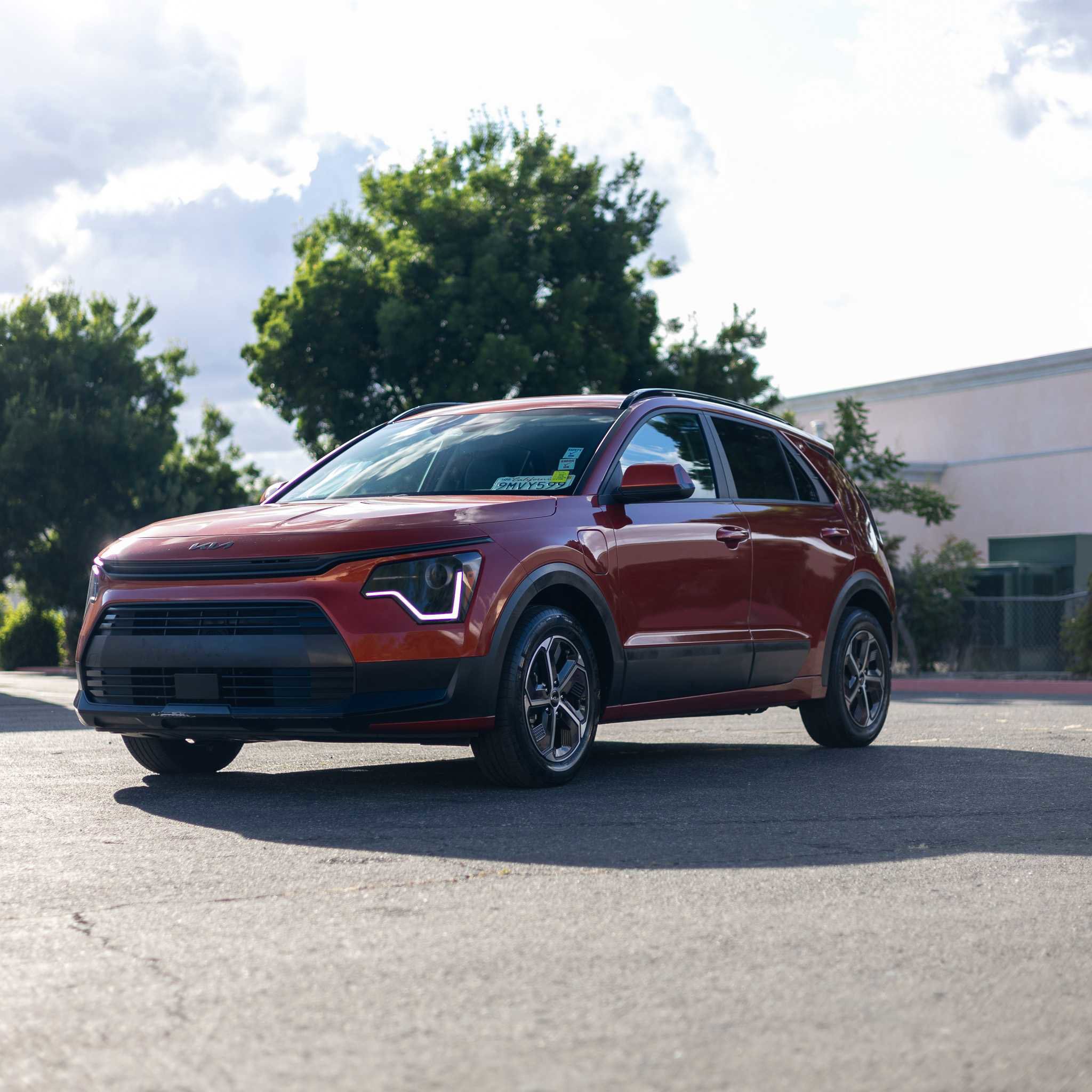 Used 2023 Kia Niro EX image 3