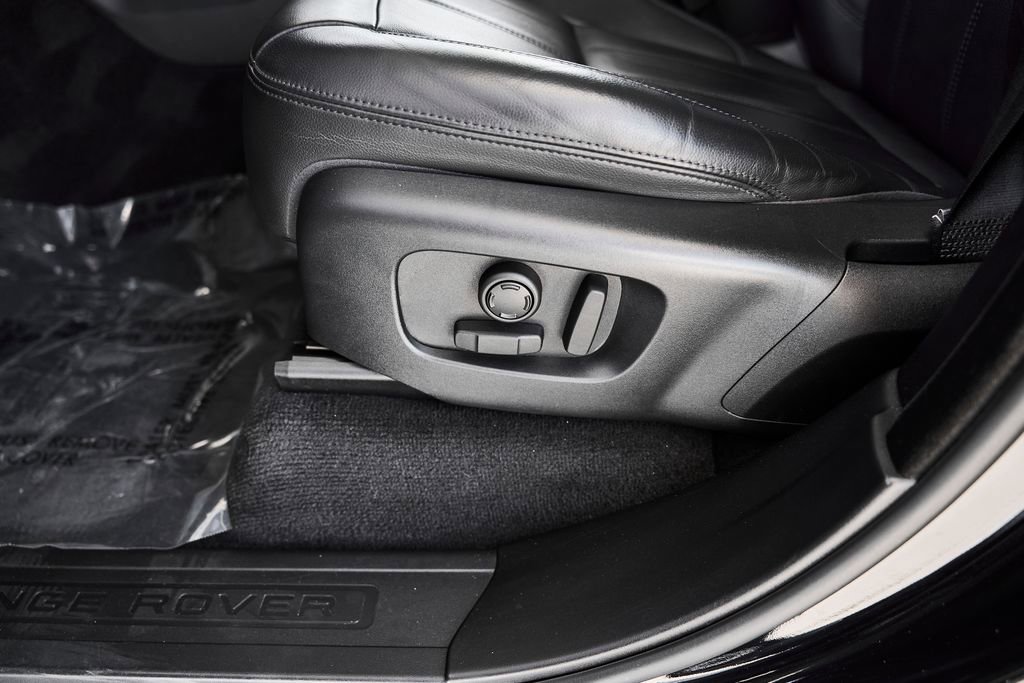 Used 2020 Land Rover Range Rover Sport SE image 19