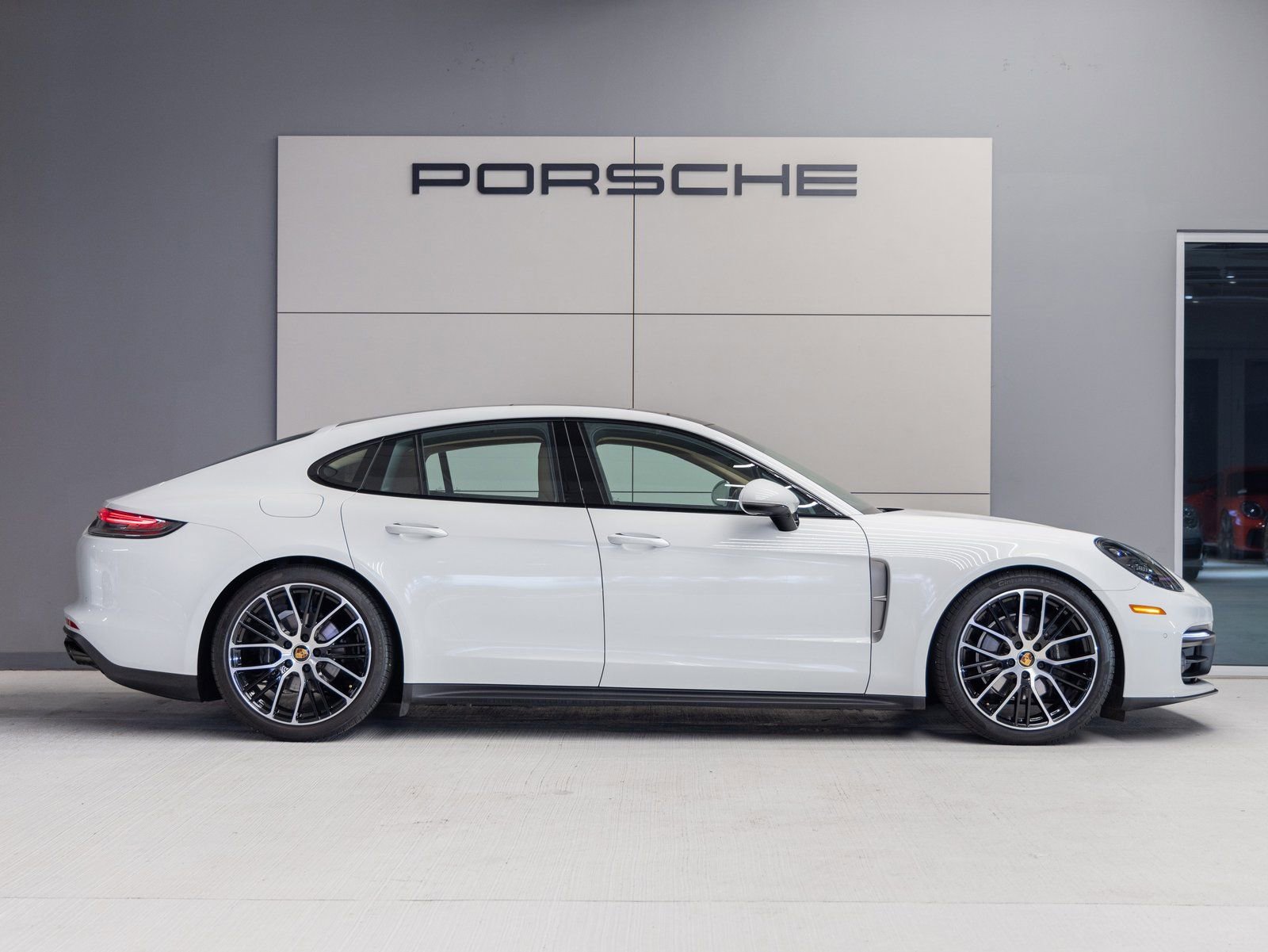 Certified 2023 Porsche Panamera 4 Platinum Edition image 8