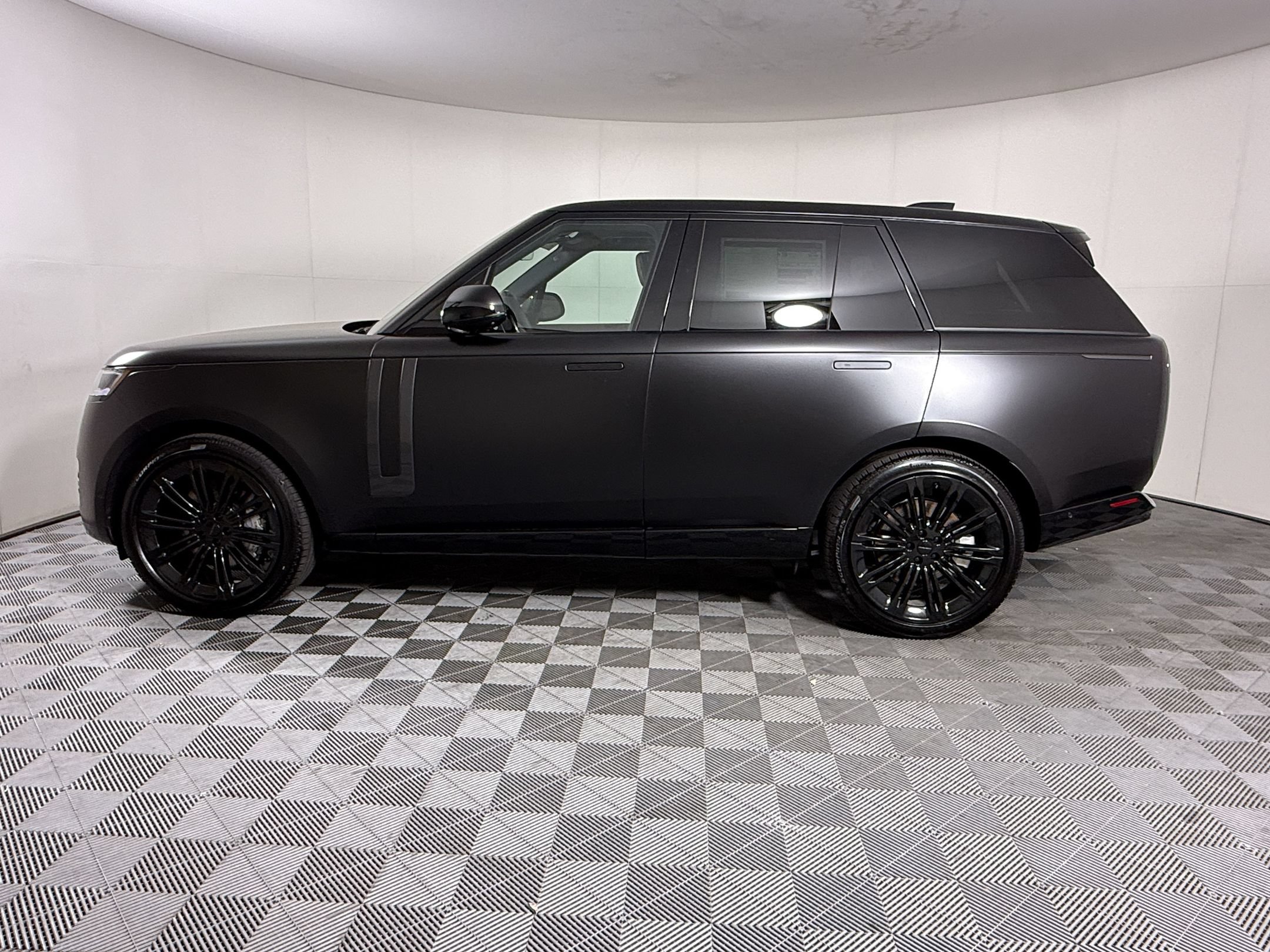 New 2026 Land Rover Range Rover SE AWD/4WD image 2