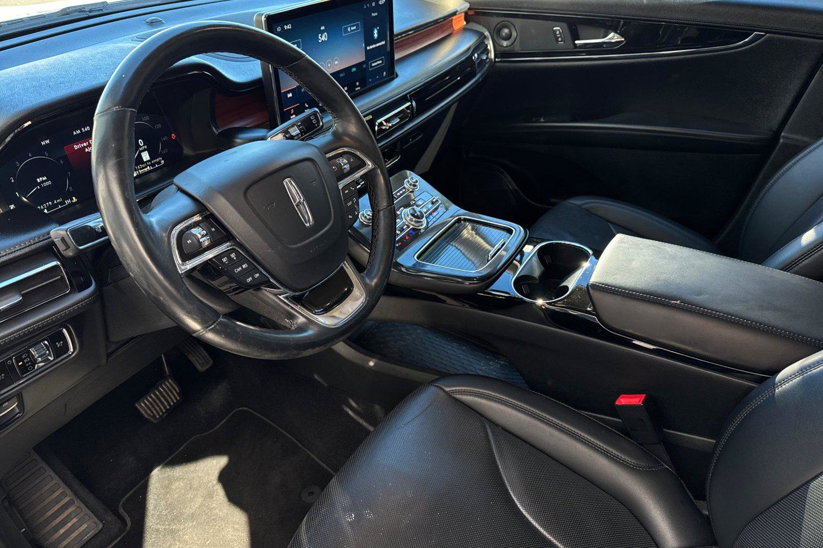 Used 2023 Lincoln Nautilus Reserve w/ Luxury Package image 2