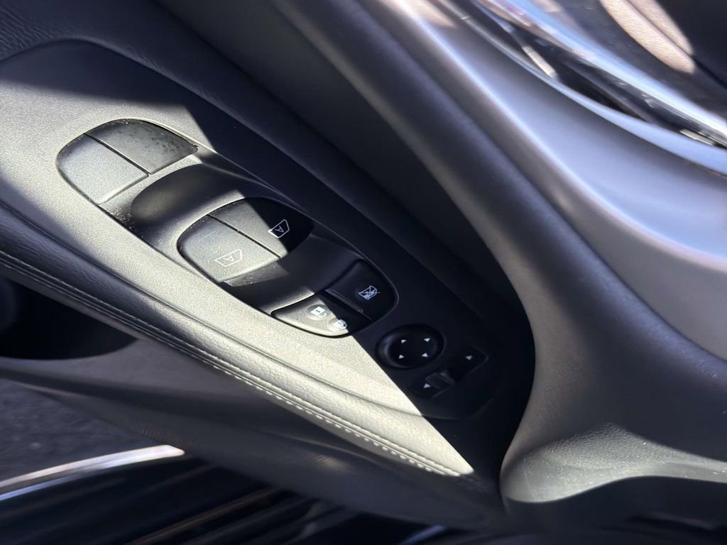 Used 2017 Nissan Pathfinder Platinum image 22