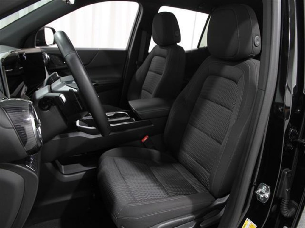 Certified 2025 Chevrolet Equinox LT w/ Safety and Technology Package image 5