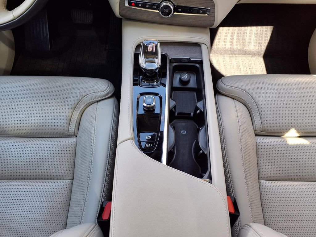 Certified 2023 Volvo XC90 B6 Ultimate w/ Protection Package Premier AWD/4WD image 21