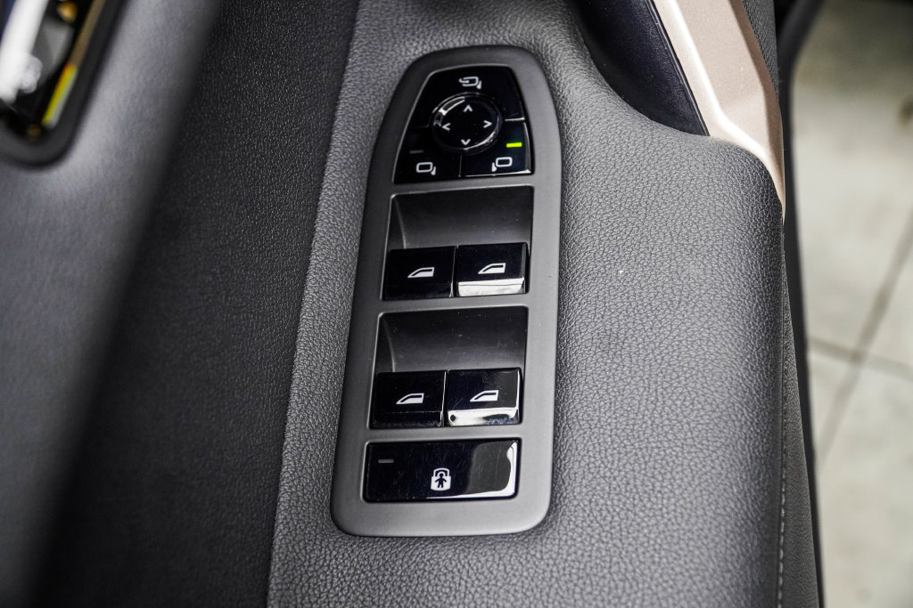 Used 2024 BMW iX xDrive50 w/ Premium Package AWD/4WD image 49