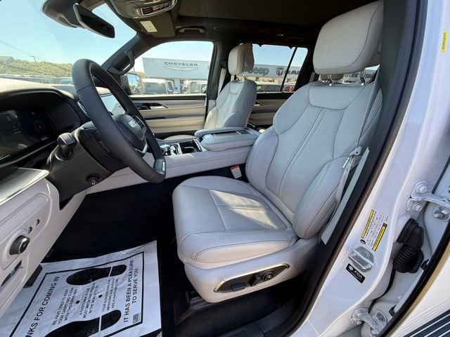 Used 2025 Jeep Wagoneer Series III w/ Premium Group I AWD/4WD image 9