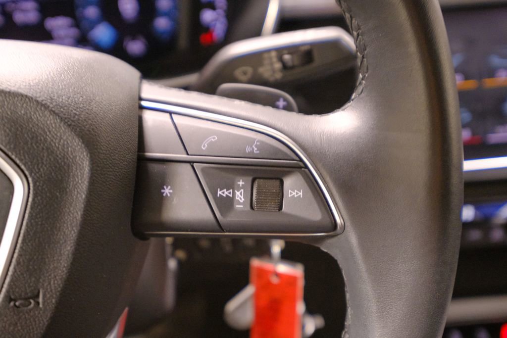 Used 2025 Audi Q3 2.0T Premium image 36