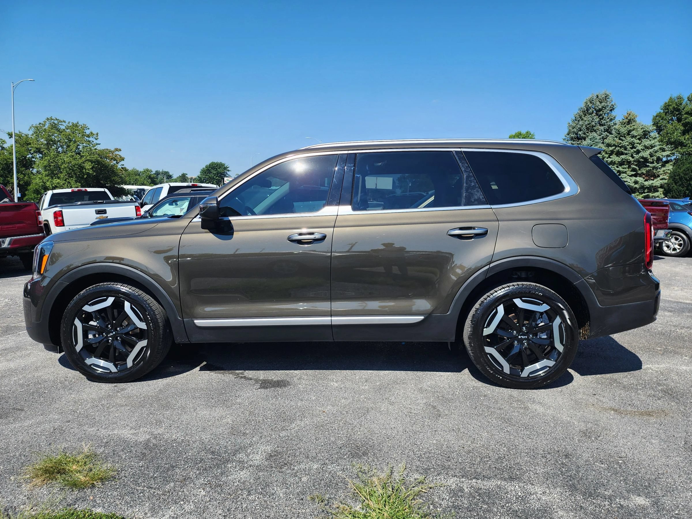 Used 2024 Kia Telluride S w/ S Sunroof Package AWD/4WD image 4