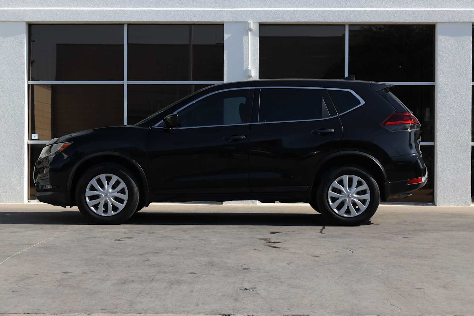 Used 2019 Nissan Rogue S AWD/4WD image 11