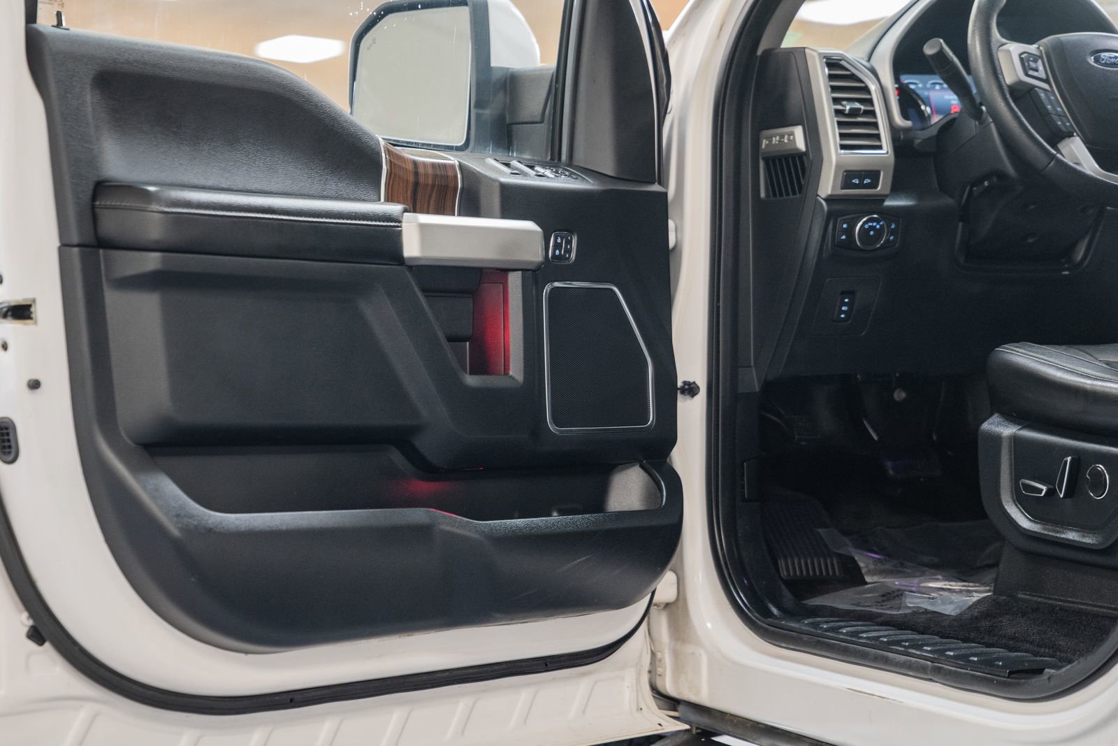 Used 2015 Ford F150 Lariat w/ Equipment Group 501A Mid image 44