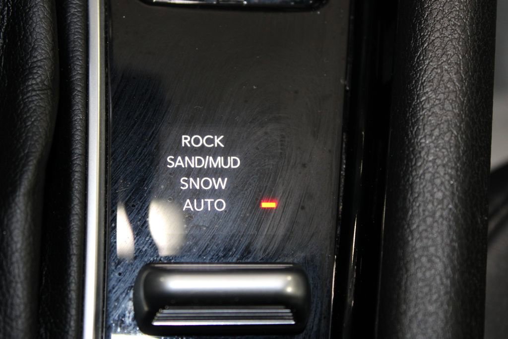 Used 2025 Jeep Compass Trailhawk image 44