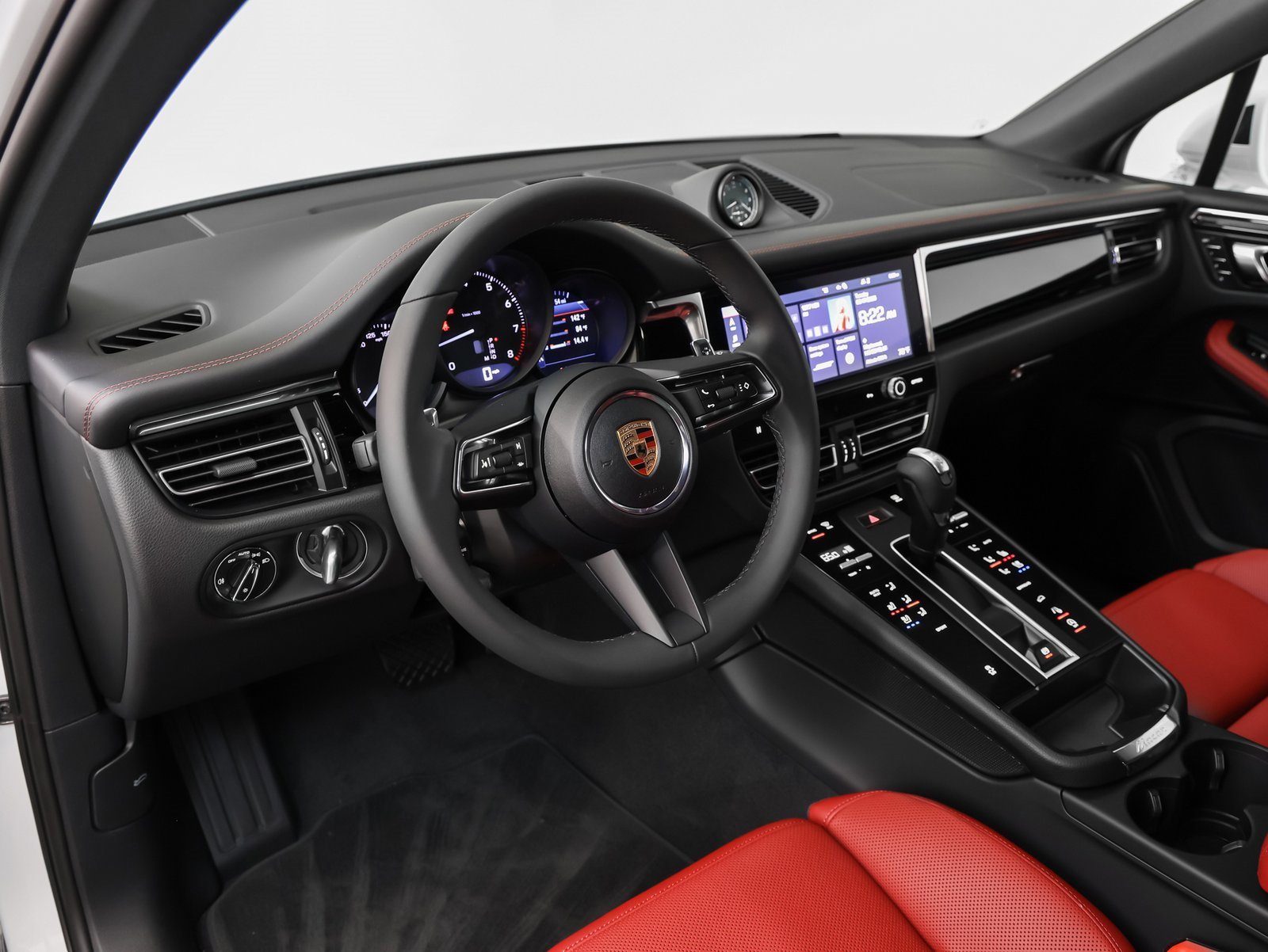 Used 2025 Porsche Macan image 4