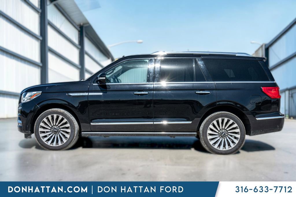 Used 2019 Lincoln Navigator Reserve image 2