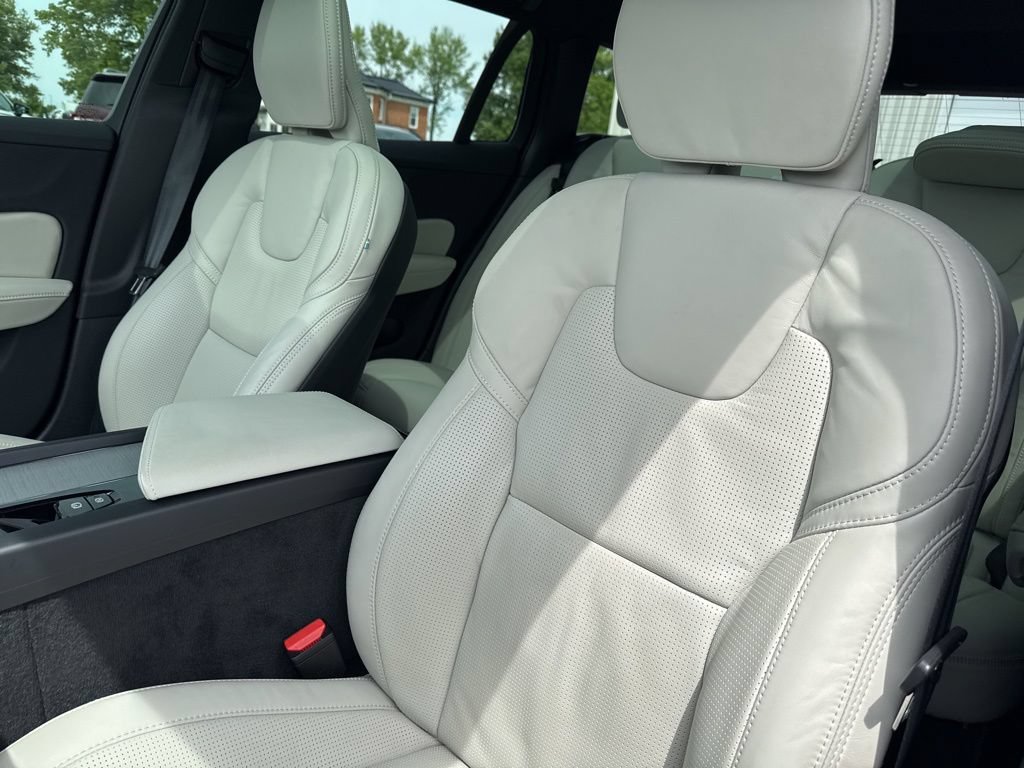 Used 2025 Volvo V60 B5 Cross Country Ultra w/ Climate Package AWD/4WD image 32