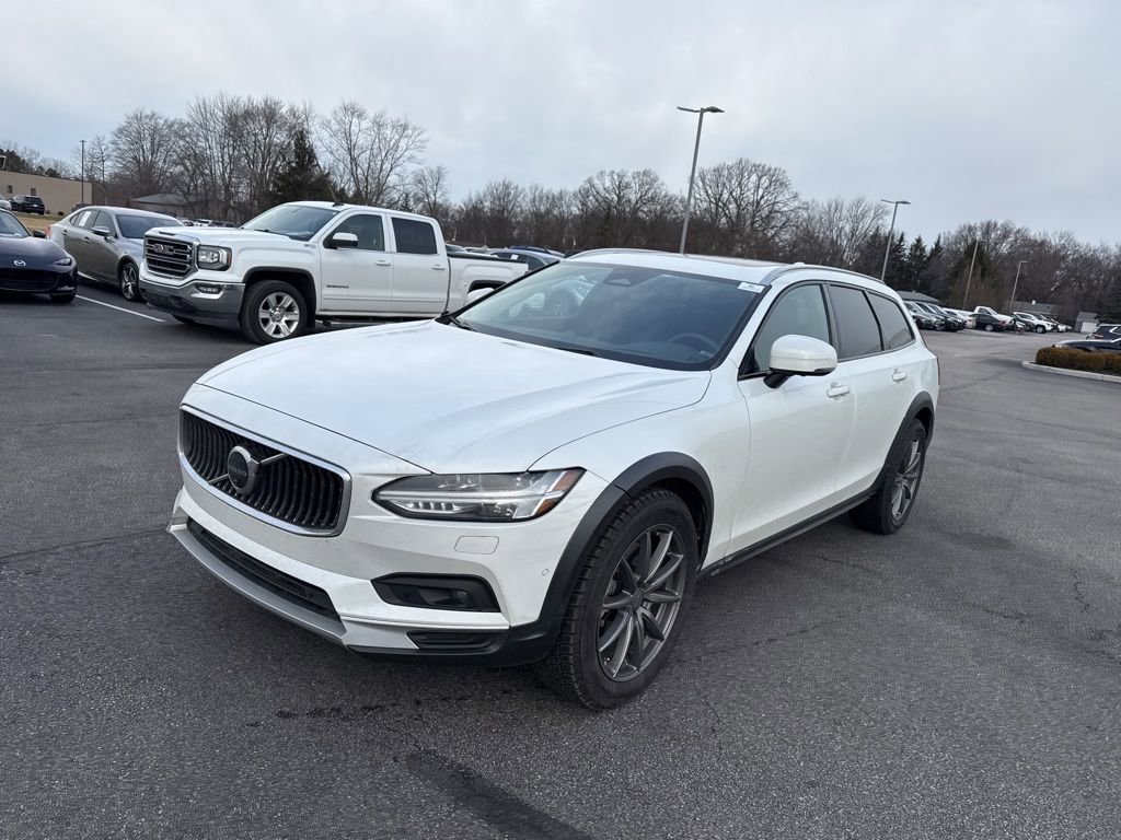 Used 2023 Volvo V90 B6 Cross Country Ultimate w/ Climate Package image 3