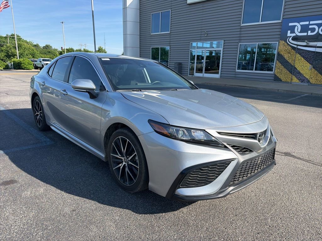 Used 2024 Toyota Camry SE w/ Convenience Package FWD image 2