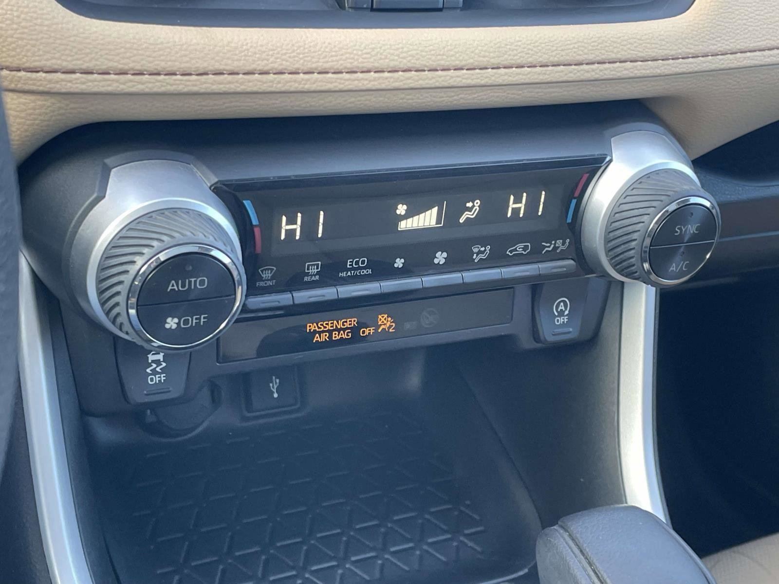 Used 2020 Toyota RAV4 XLE w/ Convenience Package image 10