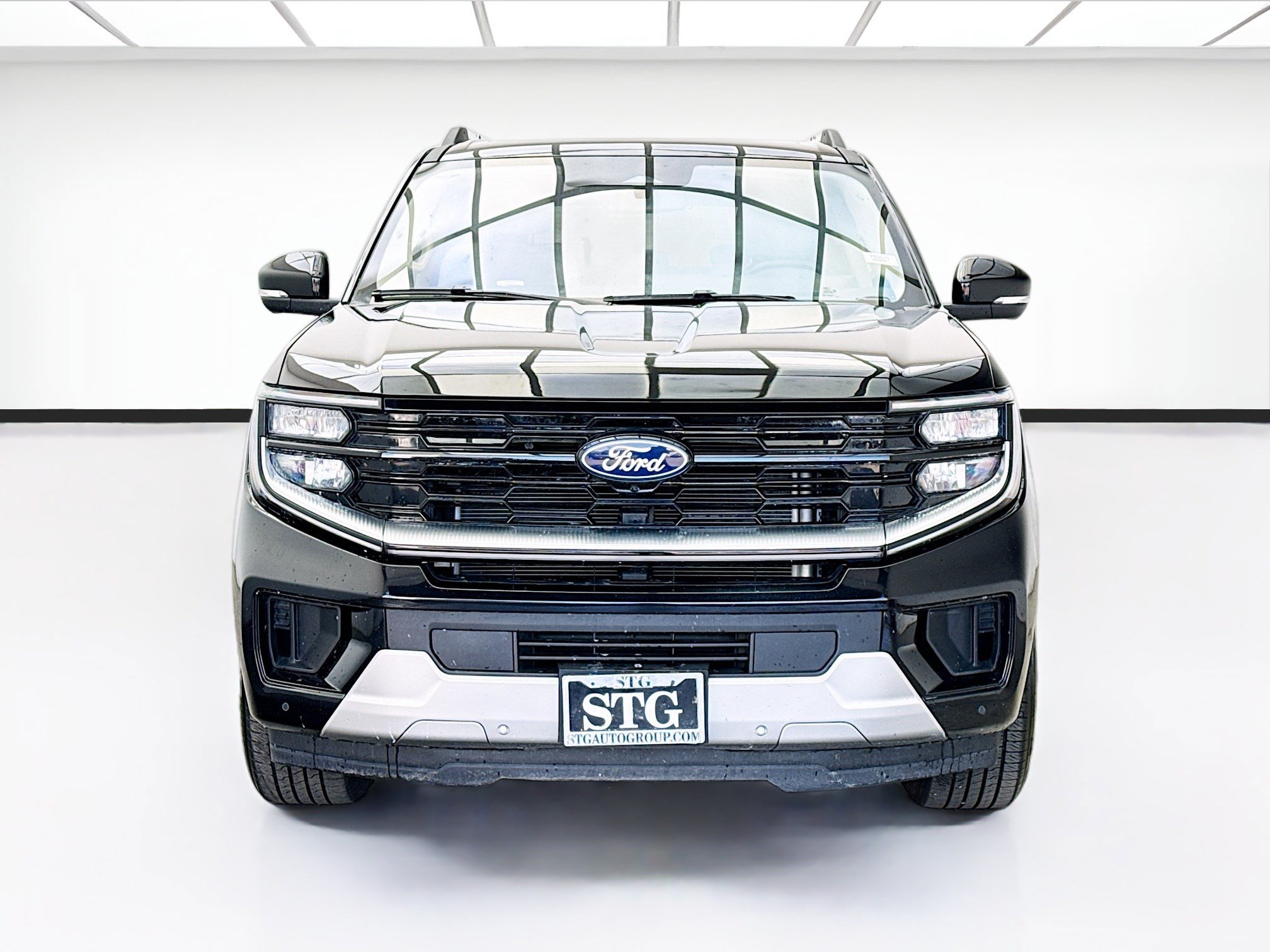 Used 2025 Ford Expedition Platinum AWD/4WD image 2
