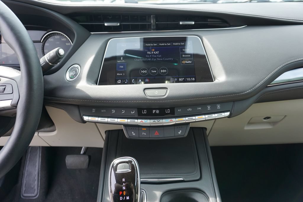 Used 2022 Cadillac XT4 Luxury w/ Cold Weather Package FWD image 31